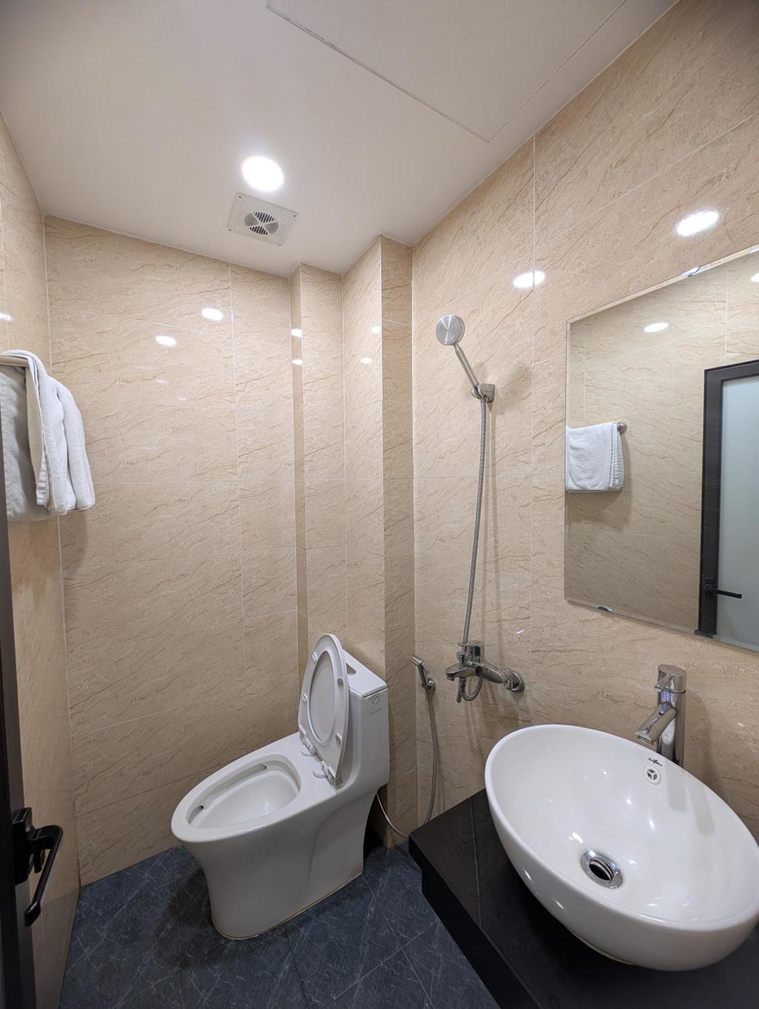 Era Apartment 158 Nguyen Khanh Toan Hanoi Dış mekan fotoğraf